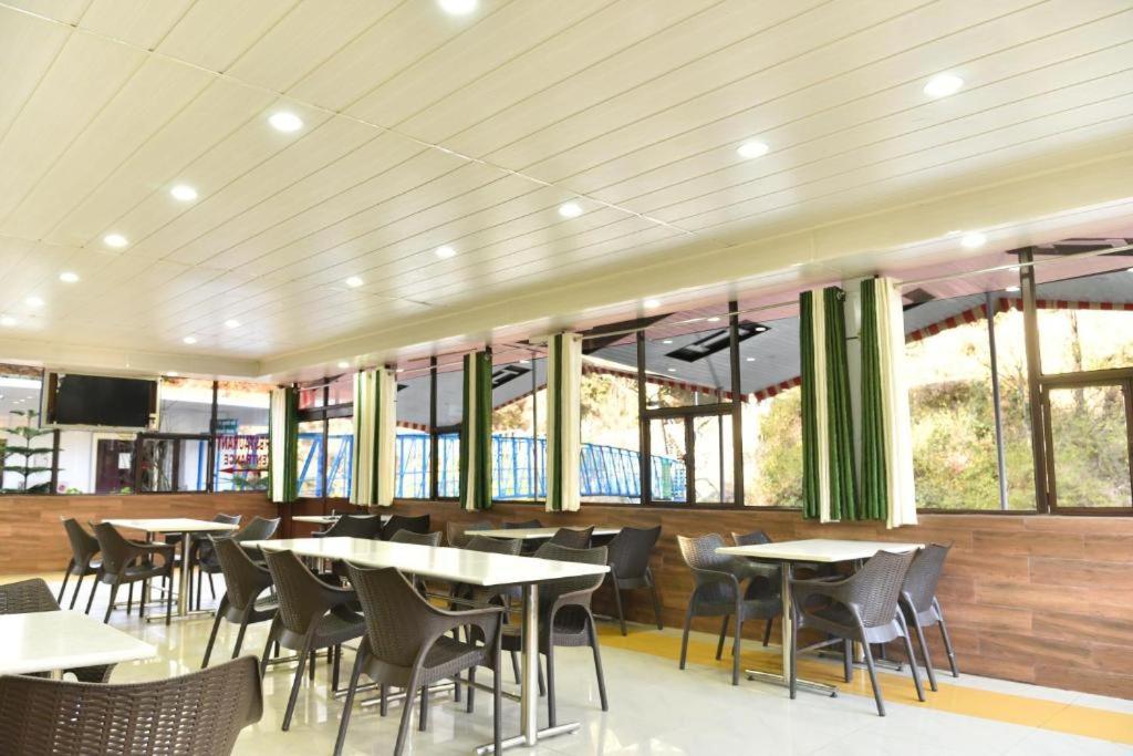 Riverside Resort Лансдаун Экстерьер фото