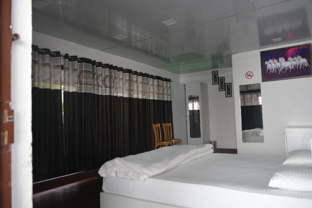 Riverside Resort Лансдаун Экстерьер фото